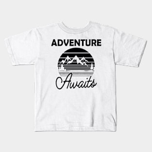 Hiker - Adventure Awaits Kids T-Shirt